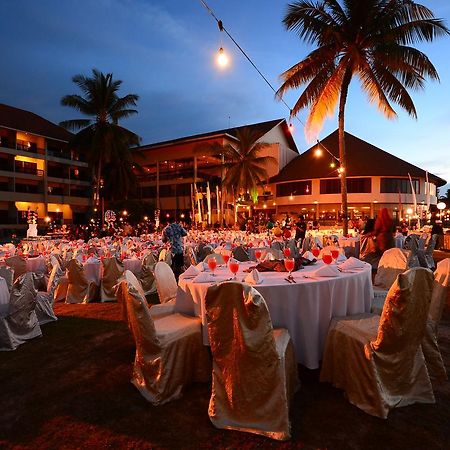 Damai Puri Resort & Spa Kuching Bagian luar foto A wedding reception at the Royal Island Resort and Spa