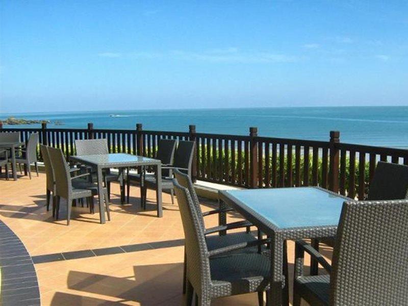Damai Puri Resort & Spa Kuching Bagian luar foto View of the beach from the hotel