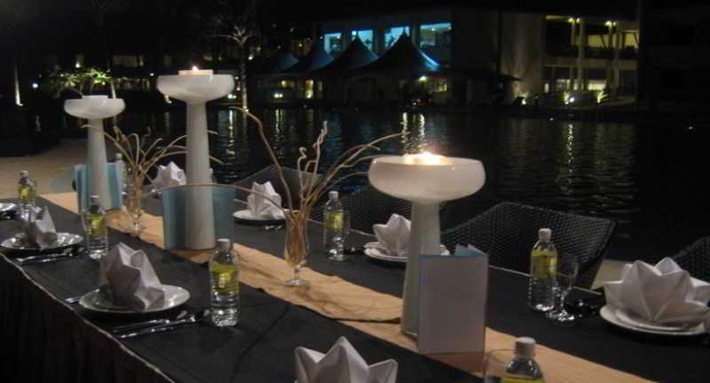 Damai Puri Resort & Spa Kuching Bagian luar foto The interior of the restaurant