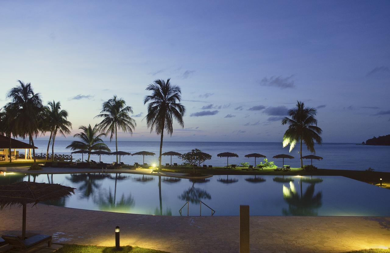 Damai Puri Resort & Spa Kuching Bagian luar foto Sunset at the beach