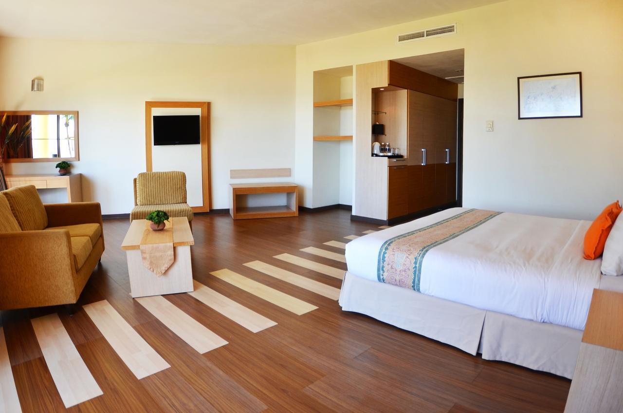 Damai Puri Resort & Spa Kuching Bagian luar foto A room at the hotel