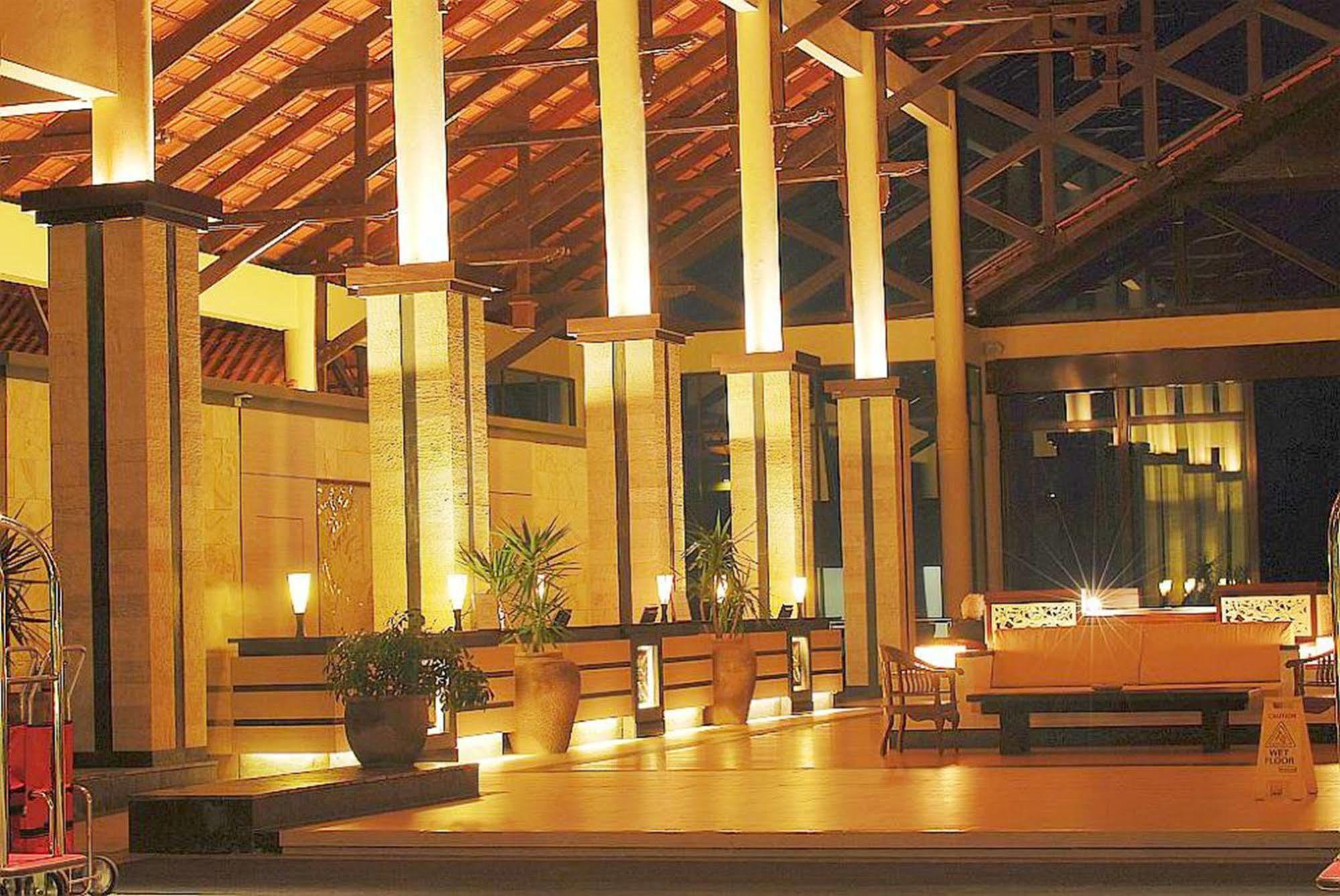 Damai Puri Resort & Spa Kuching Bagian luar foto The interior of the hotel